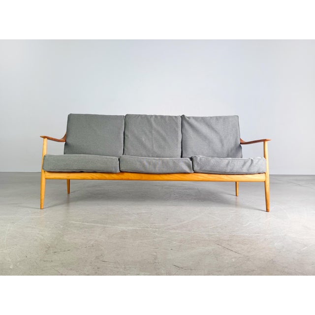 Mid-Century Modern Mid-Century Sofa by Walter Wilhelm for Knoll Antimott For Sale - Image 3 of 8
