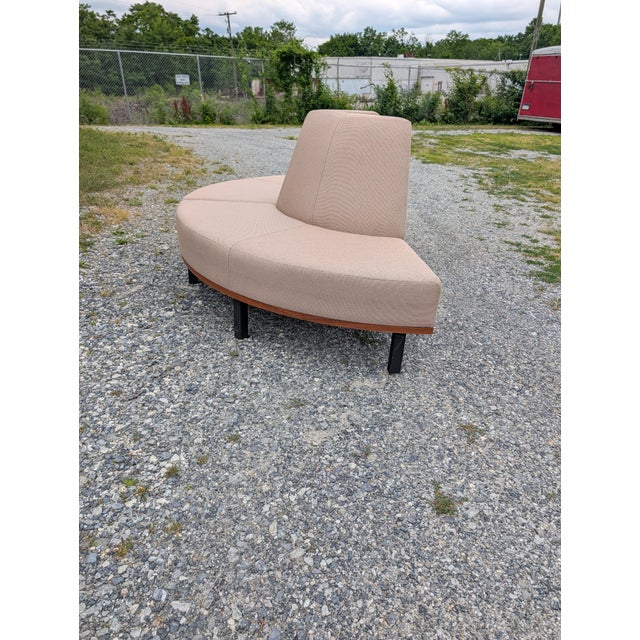 Pair of Jasper Group Curved Serpentine Modular Benches – Mid-Century Modern Inspired Corporate Lounge Loveseats in Two-Tone Tweed Upholstery For Sale - Image 6 of 14