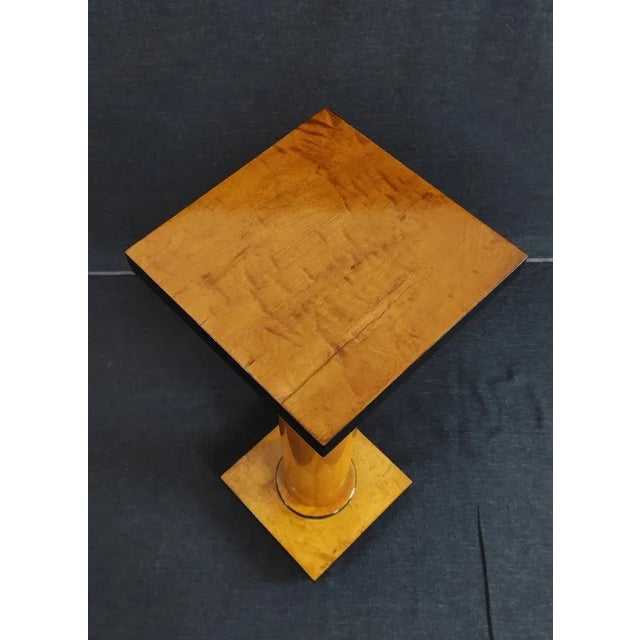 Art Deco column in birch wood with black highlights. Completely restored, shellack hand-polished in very good condition.