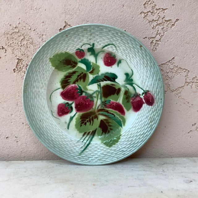 1920s Saint Amand French Majolica Strawberries Plate For Sale In Austin - Image 6 of 6