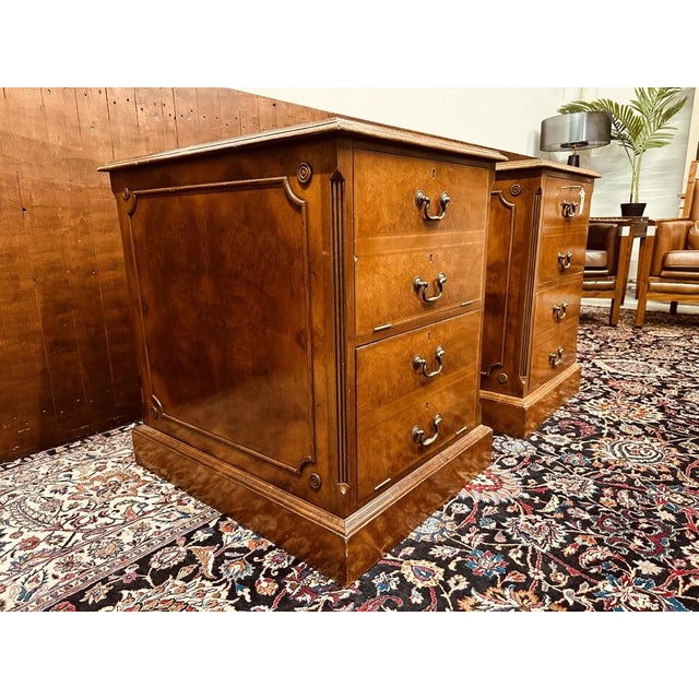 English Classic Chests of Drawers, Set of 2, in Good conditions. Designed 1970 to 1979