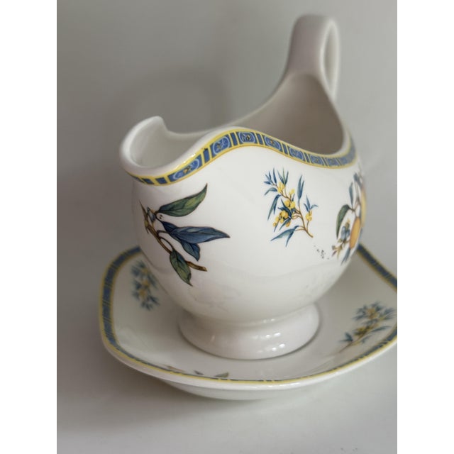 Postmodern Vintage English McItrons Gravy Boat with Saucer from Wedgwood, 1990s For Sale - Image 3 of 4