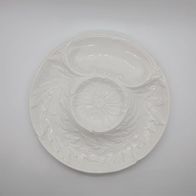 French Vintage p.v. France White Majolica Artichoke Plates Floral Embossed Relief - Set of 5 For Sale - Image 3 of 17