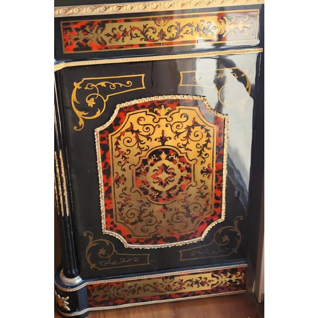 Italian Gilt Vanity & Mirror Set | Hand-Carved Dressing Table | Hollywood Regency / Baroque Style For Sale In Los Angeles - Image 6 of 10