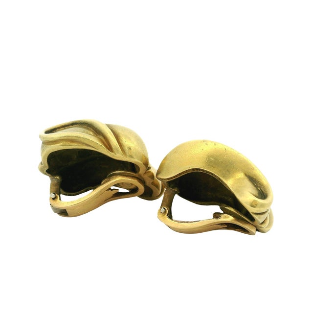 Metal Barry Kieselstein-Cord Retired 18 Karat Gold Scroll Vintage Earrings For Sale - Image 7 of 10