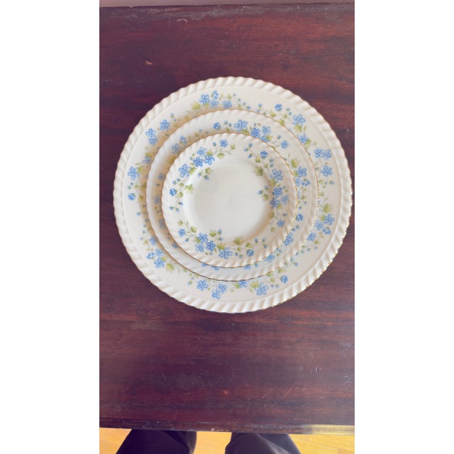 1940s Mid-20th Century K&a Krautheim Selb Bavaria Porcelain Dinner Service for 12 – Cellini Line, Sonnet Pattern, 1940s For Sale - Image 5 of 16