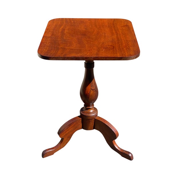 American Early 19th Century Antique Federal Southern Walnut Tilt Top Tea Table With Rare Cornucopia Legs For Sale - Image 3 of 12