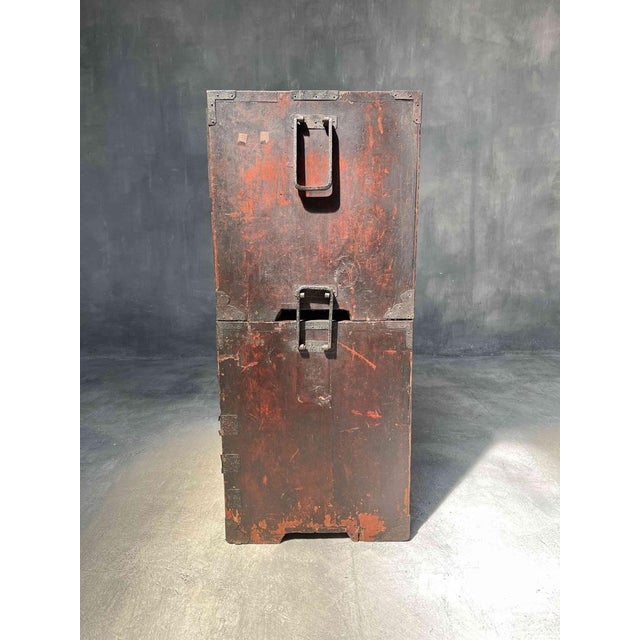 Antique Japanese Isho-Dansu Kimono Storage Box in Urushi Lacquer Finish For Sale - Image 9 of 18