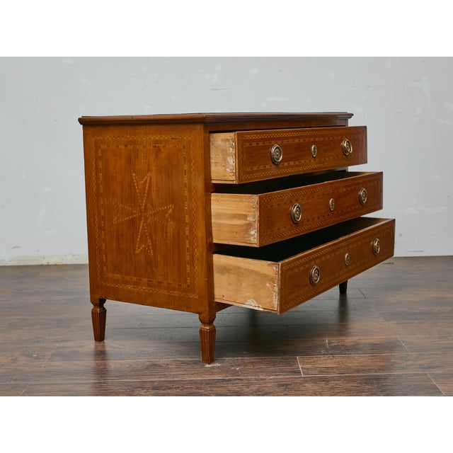 19th Century French 19th Century Louis XVI Walnut Commode with Marquetry and Brass Pulls For Sale - Image 5 of 10