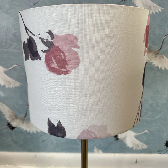 Bring timeless elegance and vintage charm to your home with this beautiful **Kate Spade Willow Court Table Lamp**....