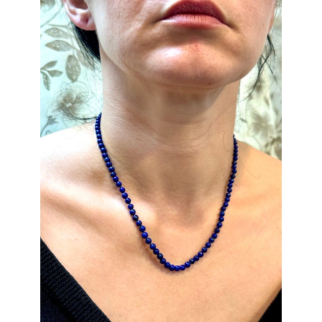Vintage uniform Lapis Lazuli Single Strand Necklace 14 Kt Yellow Gold Clasp For Sale - Image 9 of 18