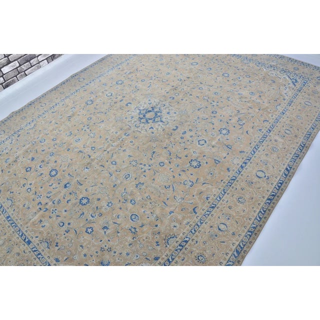 1960s Mid 20th Century Beige Oversize Oushak Anatolian Carpet For Sale - Image 5 of 10