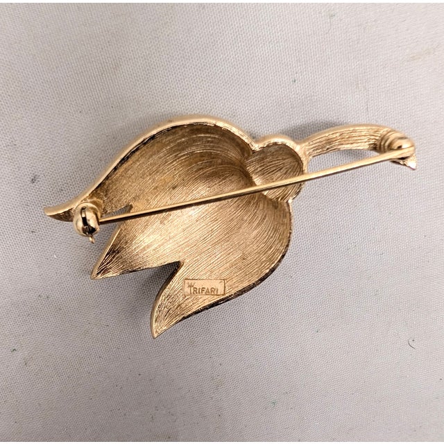 Gold Vintage Signed Crown Trifari Goldtone Textured Tulip Brooch For Sale - Image 8 of 8