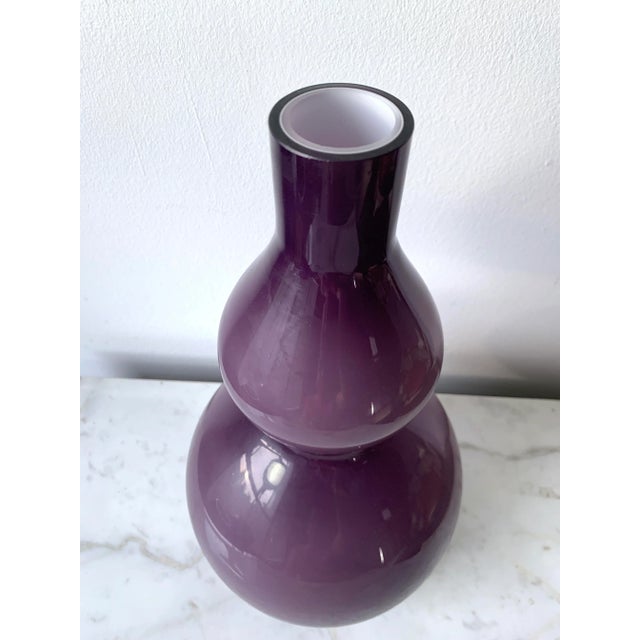 Mid-Century Modern Tall Vintage Aubergine Cased Glass Double Gourd Vase For Sale - Image 3 of 10