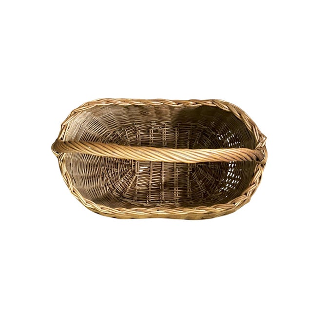 Early 20th Century French Wicker Gathering Basket With Bentwood Handle | French Provincial Market Basket For Sale - Image 6 of 11