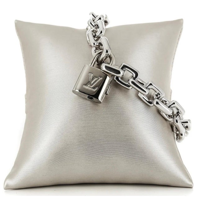 Louis Vuitton Louis Vuitton Locket Chain Vintage Link Bracelet in 18 Karat White Gold, 87 Gm For Sale - Image 4 of 18