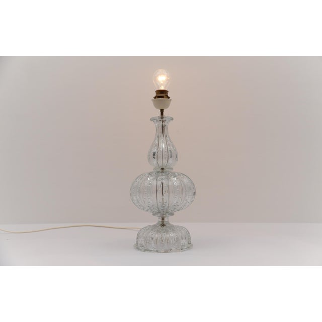Murano glass table lamp with air bubbles, clear glass, 1960s Italy The lamp needs 1 x E27 Edison screw fit bulb, is wired,...