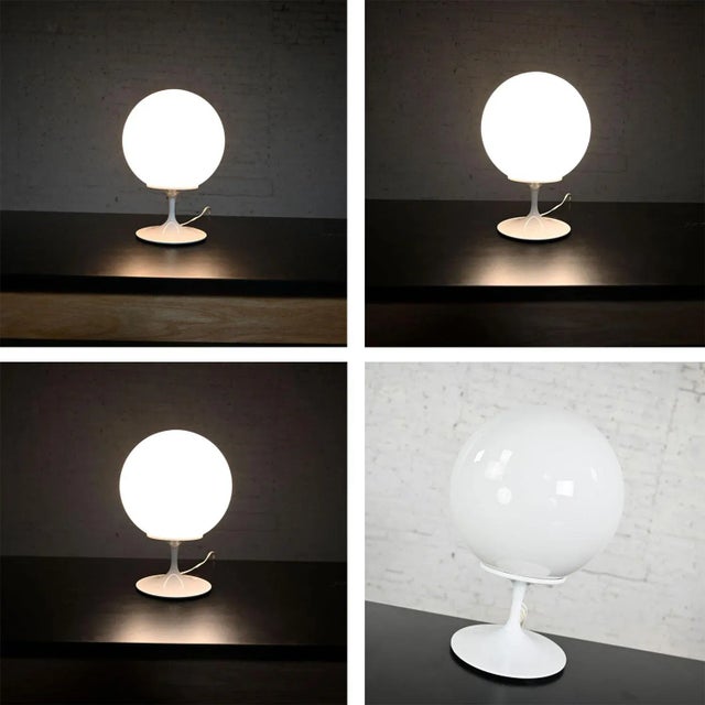 1960s Mid Century Modern Table Lamp Stemlite by Bill Curry for Design Line With Opaque White Glass Ball Shade For Sale - Image 12 of 13