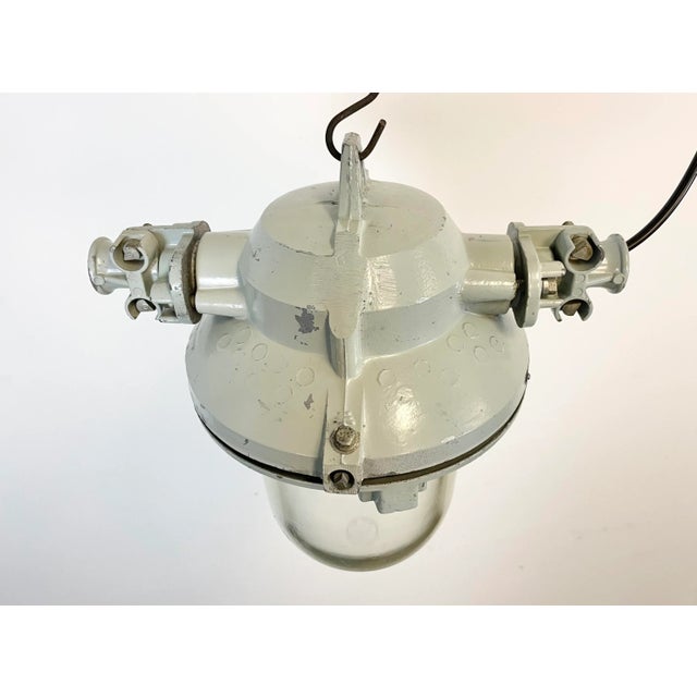 Industrial Grey Cast Aluminium Explosion Proof Lamp from Elektrosvit, 1970s For Sale - Image 4 of 15