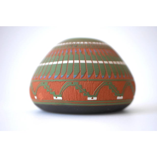 Vintage Navajo Pottery Ceramic Vase with Glazing from Tanya & Garrett Bennett, 1970s For Sale - Image 10 of 10
