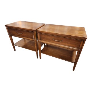 1960s Set of 2 Broyhill Mid Century Forward 70 Nightstands For Sale