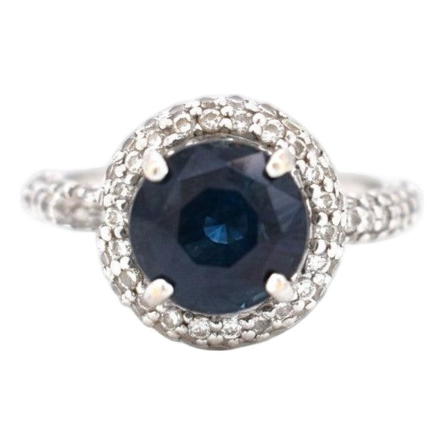Contemporary 18k Gold Diamond Halo Sapphire Ring - Circa 2000, Size 7 For Sale