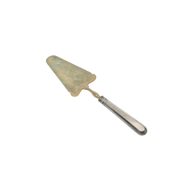 Eclectic Silver Plated Cake Shoulder, 1900s For Sale - Image 3 of 10