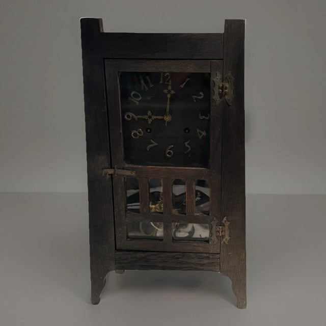 This listing is for an antique mantel clock by the New Haven Clock Company. This clock is the “Santa Clara” model and it...