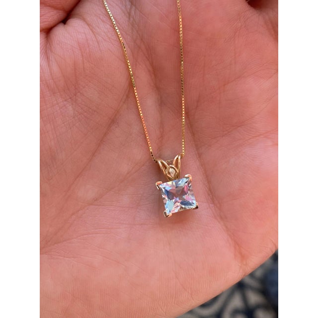 The Knoll Court: Princess Cut Aquamarine Pendant in Yellow Gold For Sale - Image 4 of 4