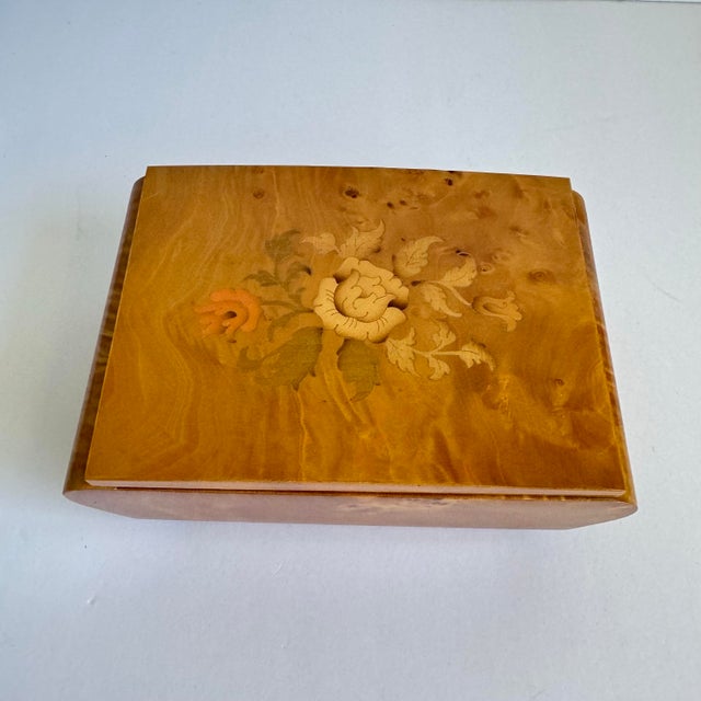Art Deco Sorrento Reuge Music Box Italian Burlwood Rose Flower Inlay Swiss Movement For Sale - Image 3 of 12