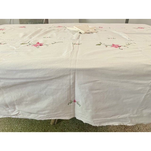 Vintage Linen Tablecloth – Pink Floral Appliqué and Cutwork, 92" For Sale In Miami - Image 6 of 9