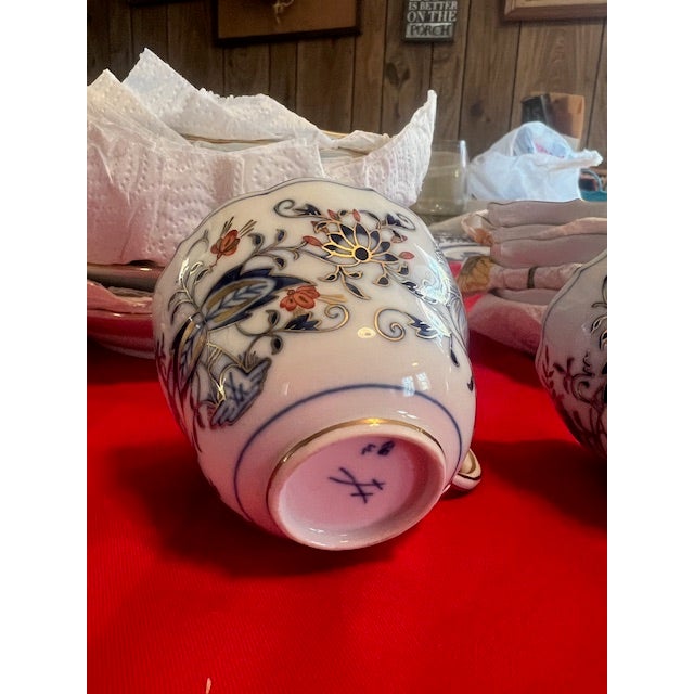 Chinoiserie 18th Century Meissen Blue Onion Rich 48 pcs For Sale - Image 3 of 7