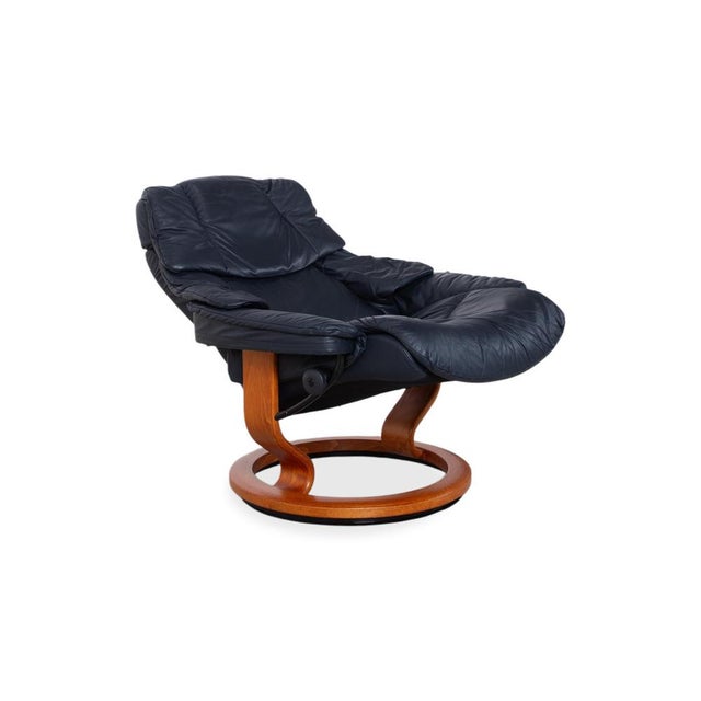 Set of Black Leather Reno Recliner and Ottoman with Manual Function from Stressless For Sale - Image 5 of 18