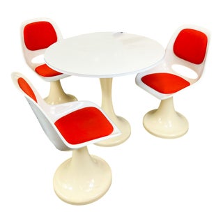 Tulip Chairs and Table in Plastic, 1970s, Set of 4 For Sale