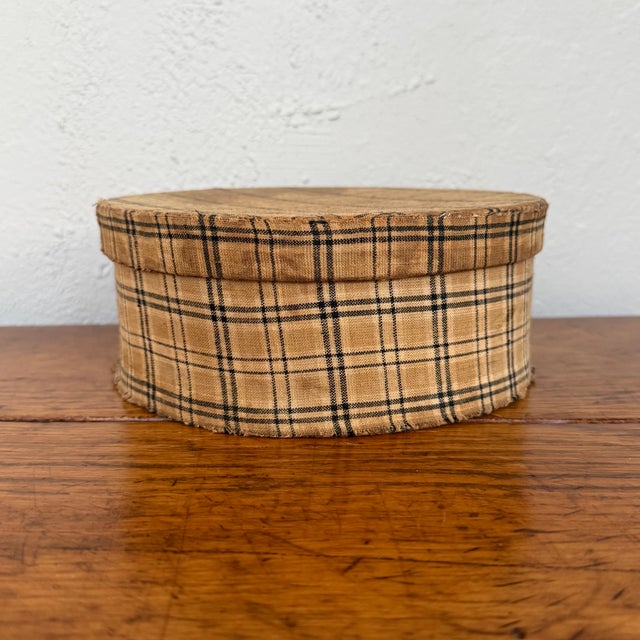 Farmhouse Antique Round Plaid Fabric Covered Band Box With Lid For Sale - Image 3 of 8