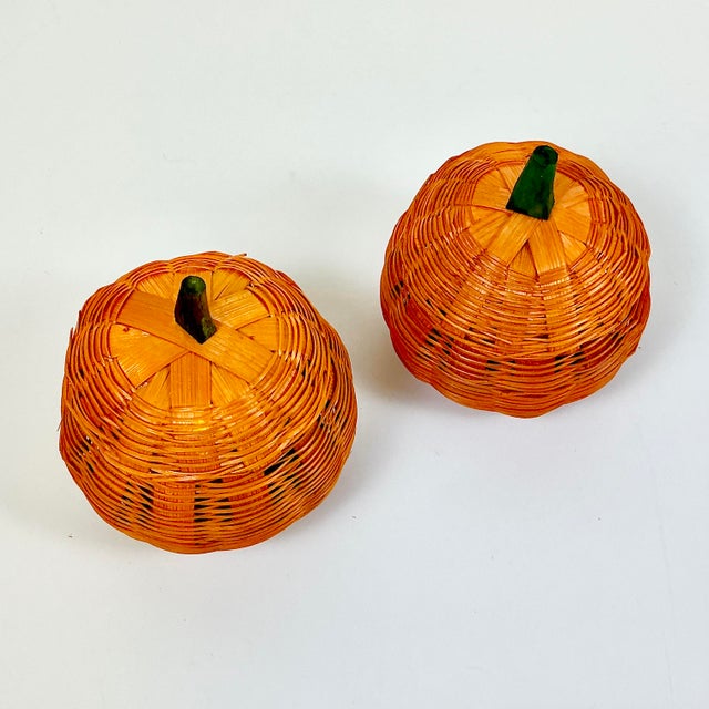 1970s Vintage Boho Chic Americana Arts & Crafts Small Wicker Pumpkin Baskets - A Pair For Sale - Image 9 of 10