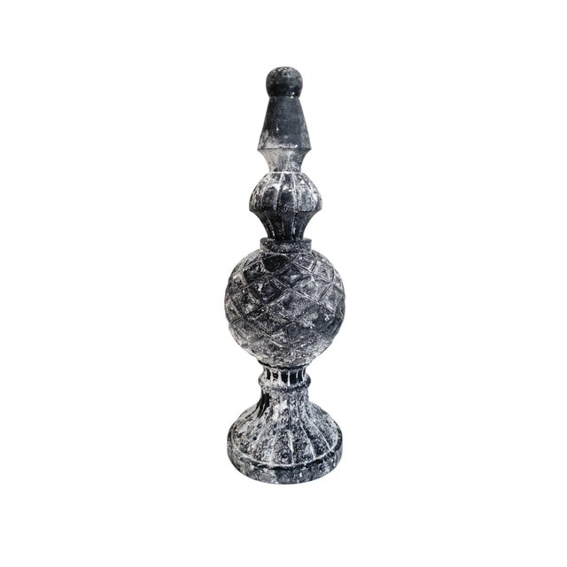 French Country 1990s Large Weathered Resin Finial Statue French Country Architectural Decor 19.5" For Sale - Image 3 of 7