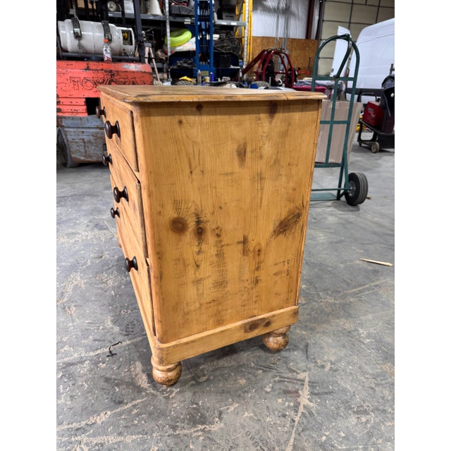 19th Century English Pine Chest of Drawers For Sale In Nashville - Image 6 of 12