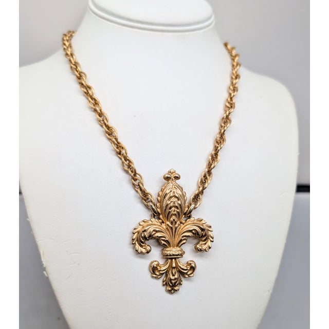 Mid-Century Modern Vintage Signed Napier Goldtone Fleur De Lis Pendant Necklace For Sale - Image 3 of 5