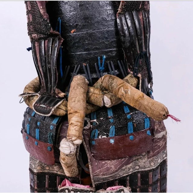 18th Century, Japanese Edo Period Lacquer & Chain Mail Suit of Samurai Armor For Sale - Image 4 of 12