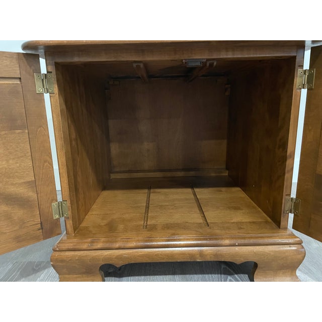 Wood Vintage Ethan Allen Heirloom Nutmeg Maple End Table / Cabinet For Sale - Image 7 of 11