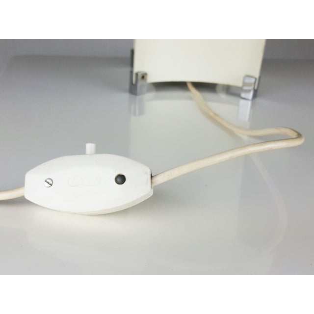 1960s Mid-Century Italian Chrome-Plated and White Painted Metal Table Lamp, 1960s For Sale - Image 5 of 11