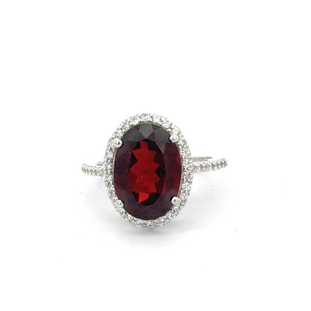 Elegant Oval Garnet Halo Ring With Cubic Zirconia Accents in 925 Silver- Size 6.5 For Sale - Image 4 of 8