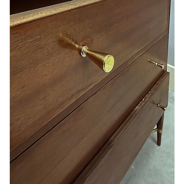 Mid 20th Century Paul McCobb Calvin Mid-Century 5-Drawer Chest, Brass Stretcher, Labeled For Sale - Image 5 of 9