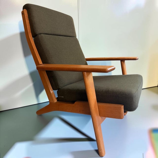 GE-290A Lounge Chair by Hans J. Wegner for Getama, Denmark, 1990s For Sale - Image 3 of 7