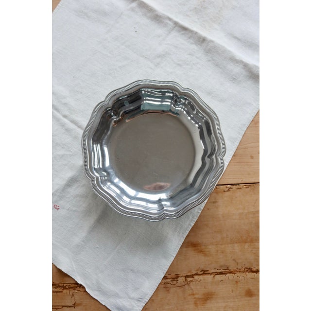 1970s Vintage Silver-Plated Metal Salad Bowl or Large Dish by Guy Degrenne, 1970s For Sale - Image 5 of 7
