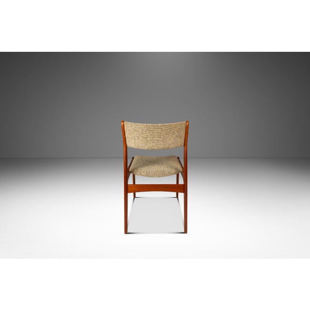 Wood Danish Mid-Century Modern Dining / Desk Chair in Solid Teak & Original Oatmeal Fabric Attributed to Scandinavia Woodworks Co., C. 1970's For Sale - Image 7 of 18