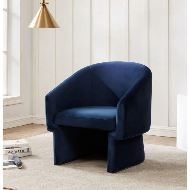 A glamorous essential for today’s contemporary interiors, this Susie Accent Chair is an eye-catching icon of modern...