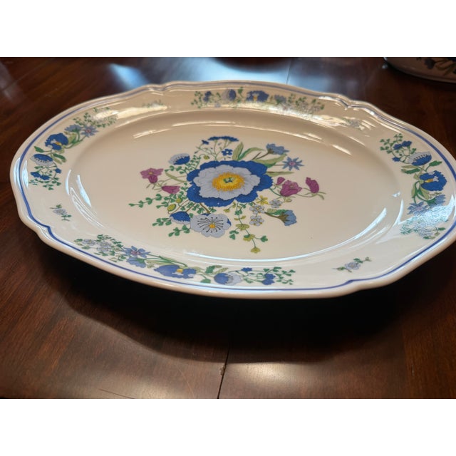 1980s Richard Ginori “Lerici” Hand-Painted Porcelain Dinner Service for 16 – Complete Set W/ Tea Service & Tureen - 106 pcs For Sale - Image 12 of 14