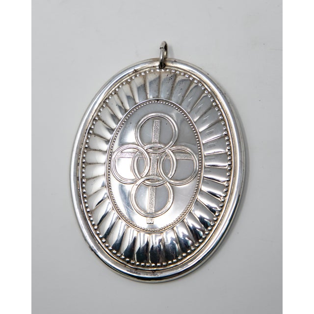 Offering this stunning Towle sterling silver ornament from 1975. This is part of the twelve days of Christmas and is five...